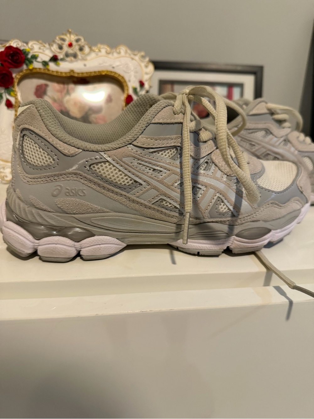 ASICS gel size 5 Women's Neutral Running Sneakers in Light Gray